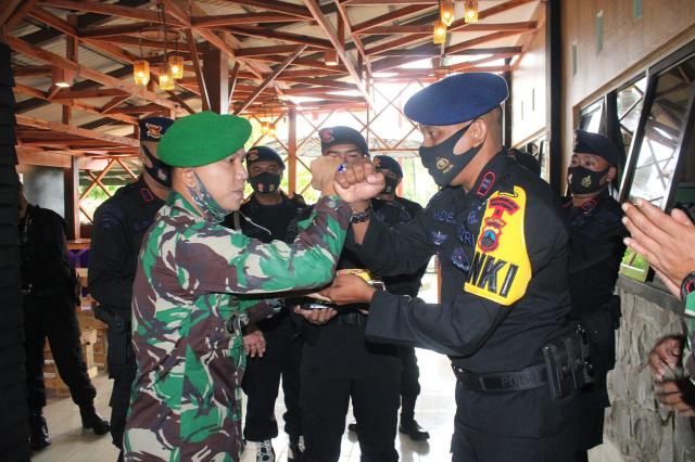 KOMPI 4 BATALYON B PELOPOR IKUT RAYAKAN HUT TNI KE 75.
